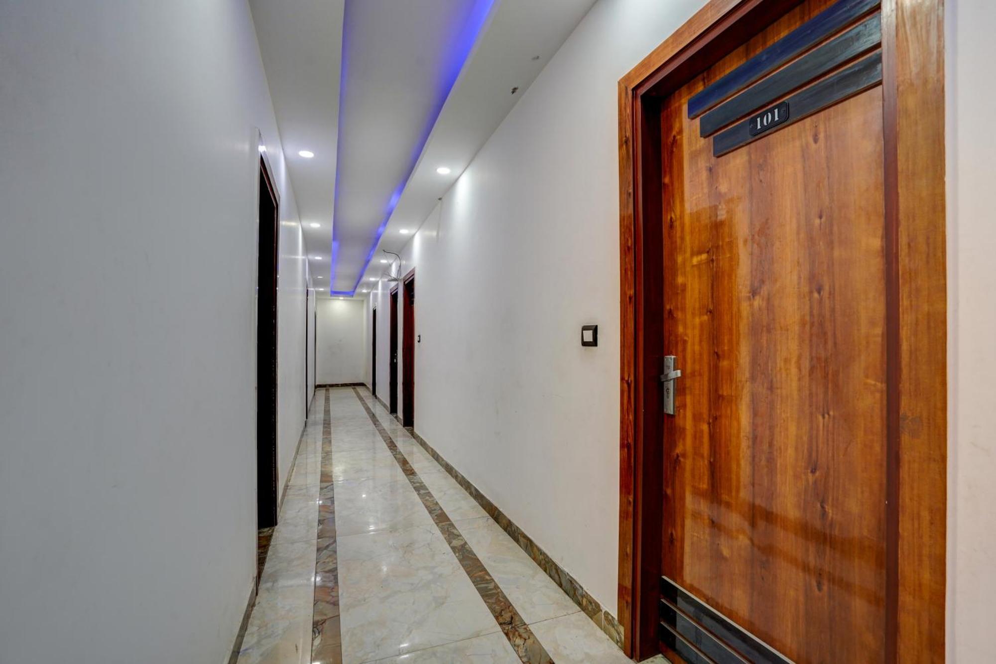 Hotel Hight Krone A Family Hotel Near Igi Airport Delhi New Delhi Exterior foto