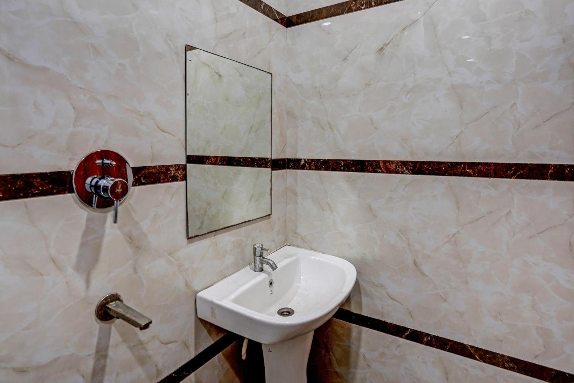 Hotel Hight Krone A Family Hotel Near Igi Airport Delhi New Delhi Exterior foto