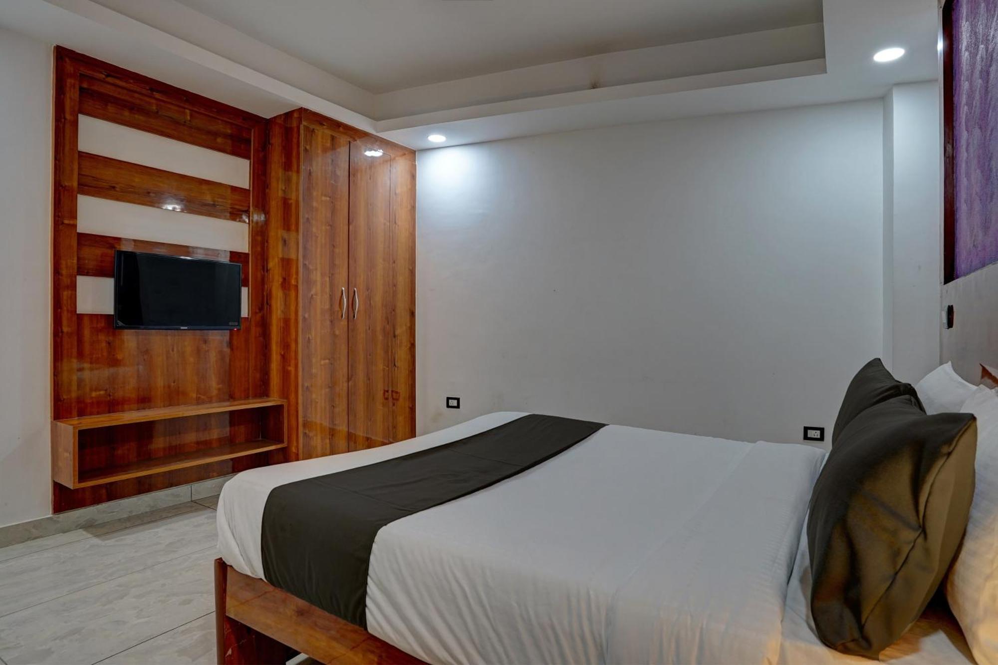 Hotel Hight Krone A Family Hotel Near Igi Airport Delhi New Delhi Exterior foto