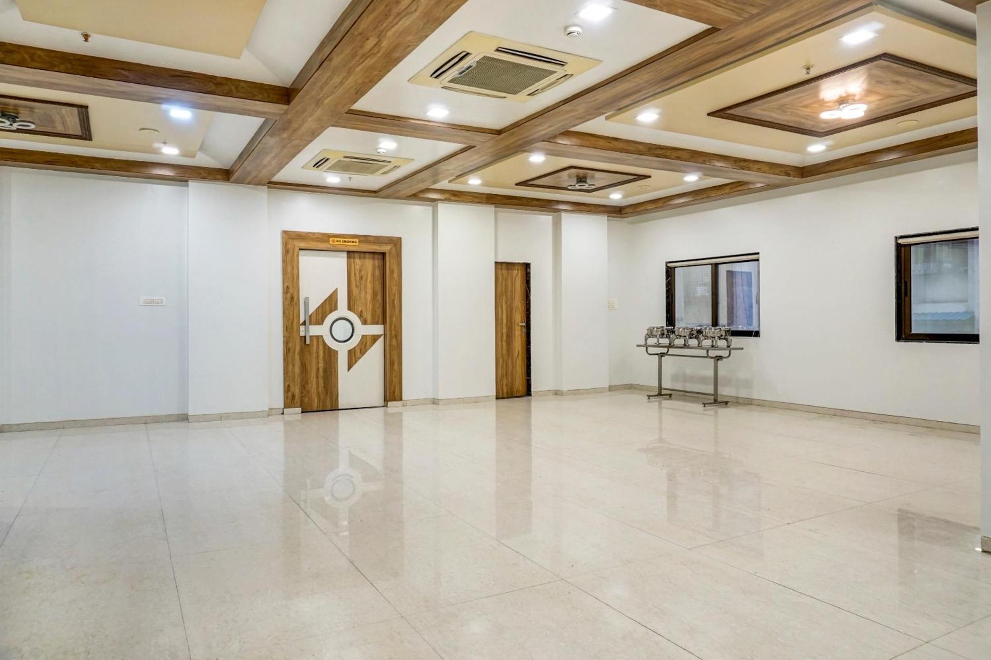 Hotel Hight Krone A Family Hotel Near Igi Airport Delhi New Delhi Exterior foto